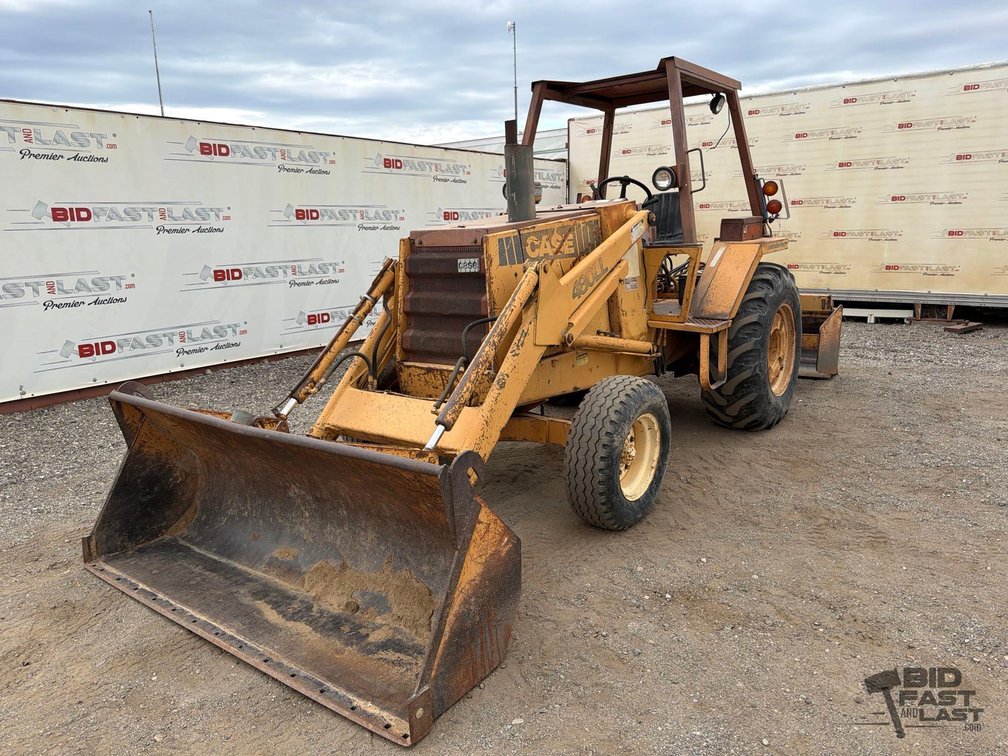 Case 480D Front Loader with 81" Bucket & 81" Rear Box Scraper