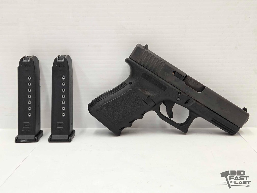 Glock 19 Gen 3 9mm Semi-Auto Pistol with Two Glock Magazines