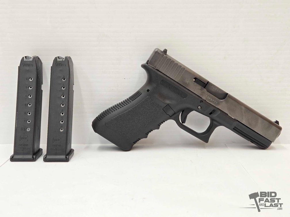 Glock 17 Gen 3 9mm Semi-Auto Pistol with Two 10-Round Magazines