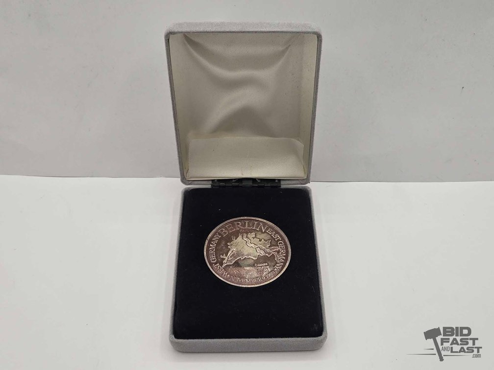 1989 Berlin Wall Commemorative Medallion