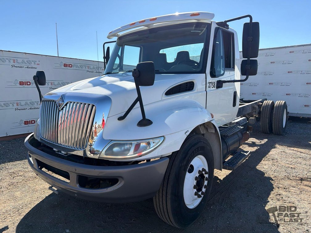 2010 International 4300 LOW MILES!!!