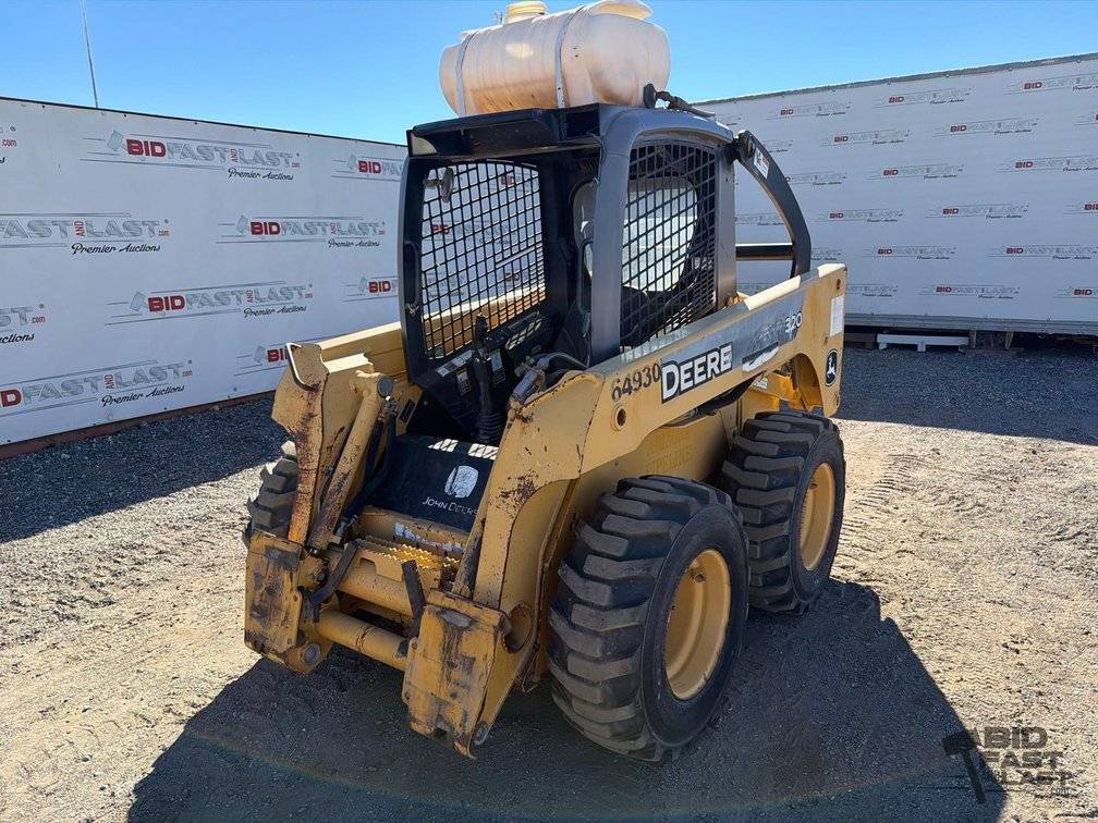John Deere 320 SkidSteer