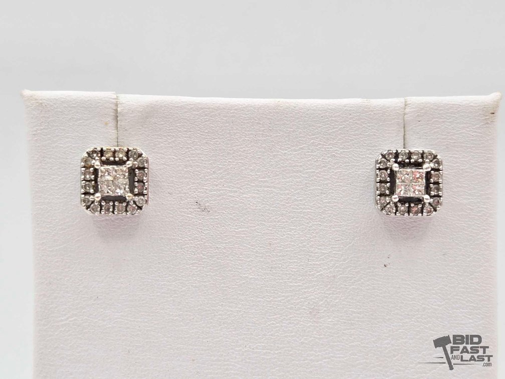 10kt White Gold Earrings with Diamonds