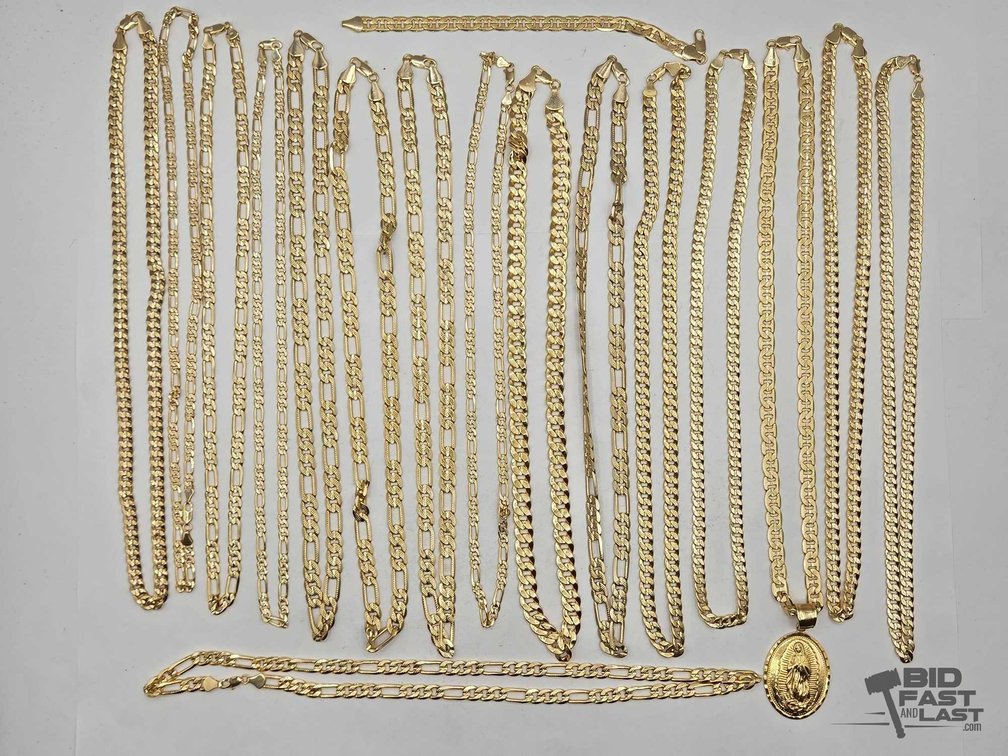 Gold Plated Costume Jewelry Chain Lot, Figaro Links, 17 Pieces