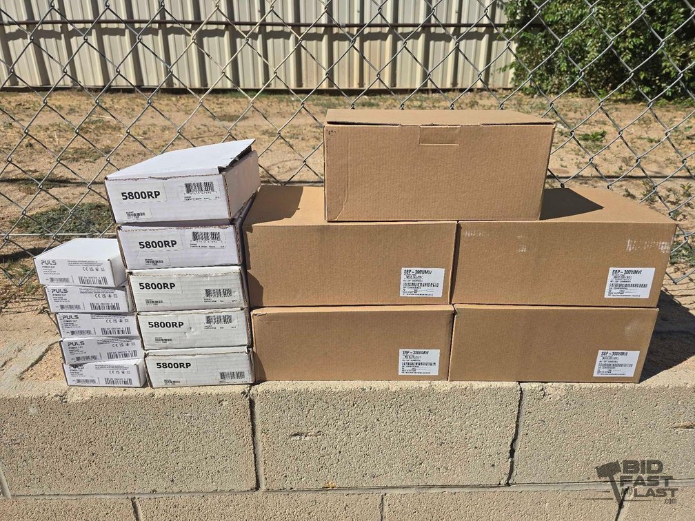 SBP-300WMW Wall Mount Bracket and 5800RP Boxed Lot