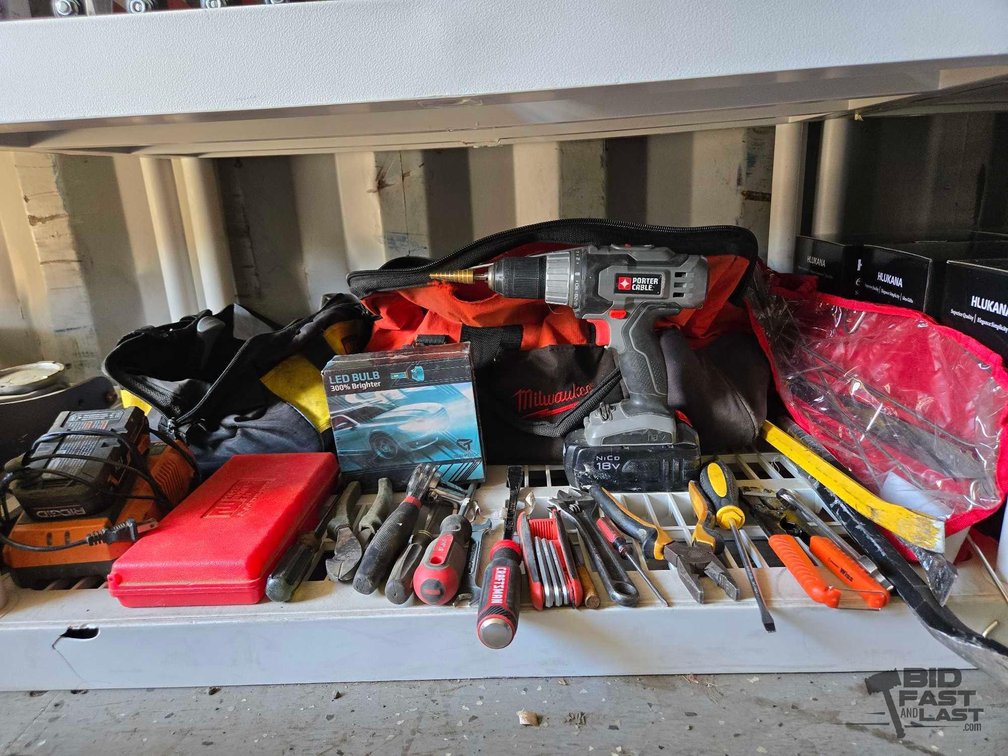 Power Drill, Battery with Charger, Milwaukee Tool Bag