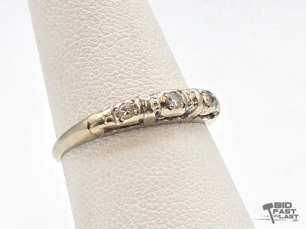 14k White Gold 3 Diamond Center Ring, 1.75g