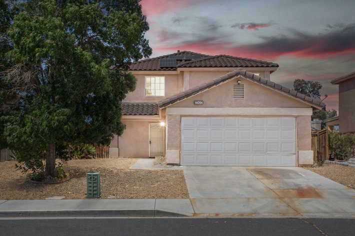 Image for Spacious 4-Bedroom Near the Park