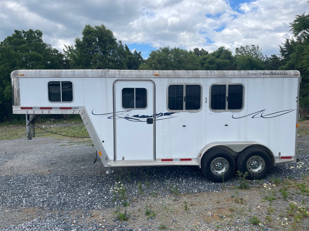 2005 Featherlite 2 Horse Slant Trailer 