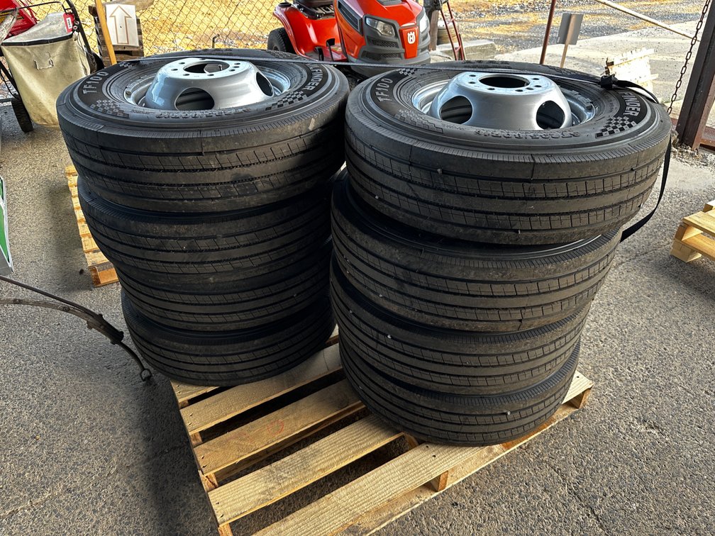 Tandem Trailer Tires