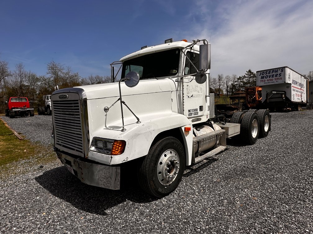 1996 Freightliner FLD120 Truck