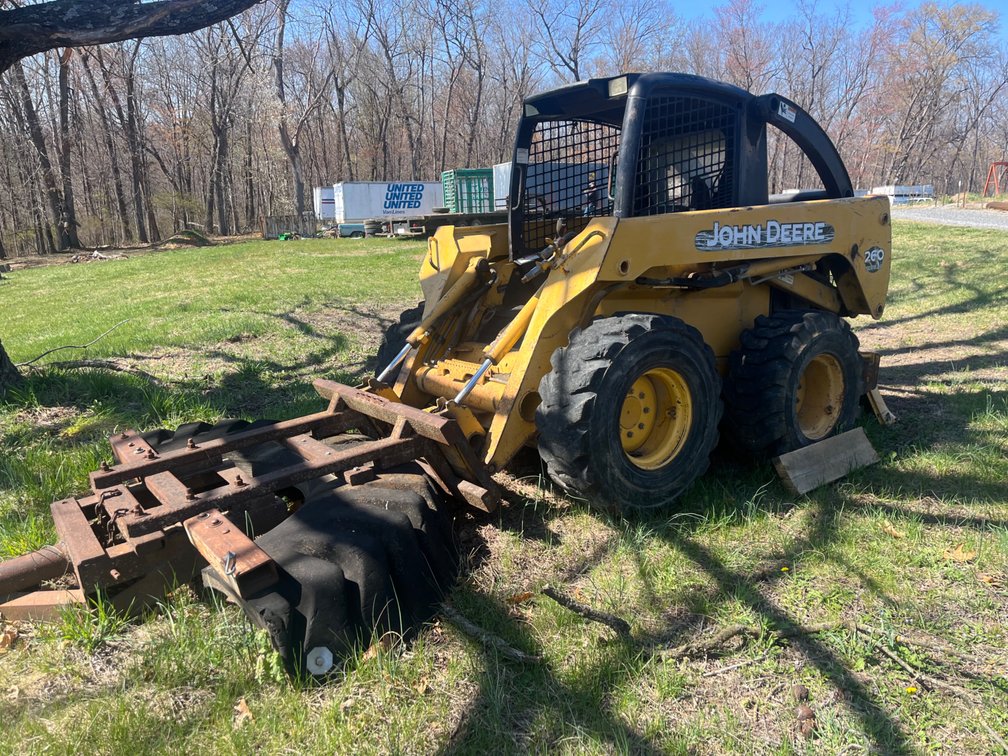 JD 260 S2 Skid Loader ***Special Removal Instructions***