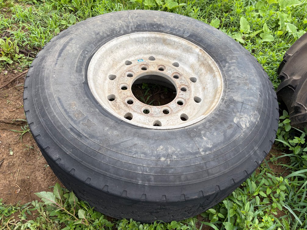 425/65R22.5 Tire and Rim