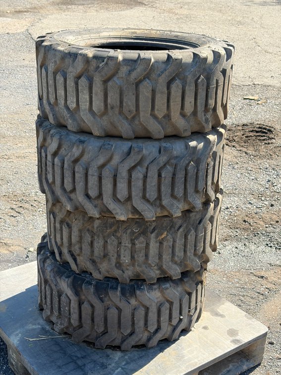 27x10.5 - 15 Skid loader Tires