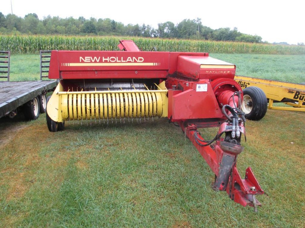  New Holland 326 Square Baler - Ettrick WI