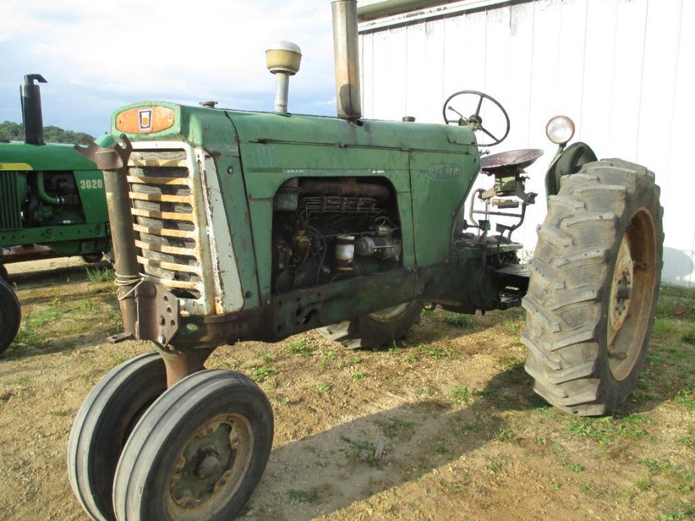 Oliver 880 Tractor