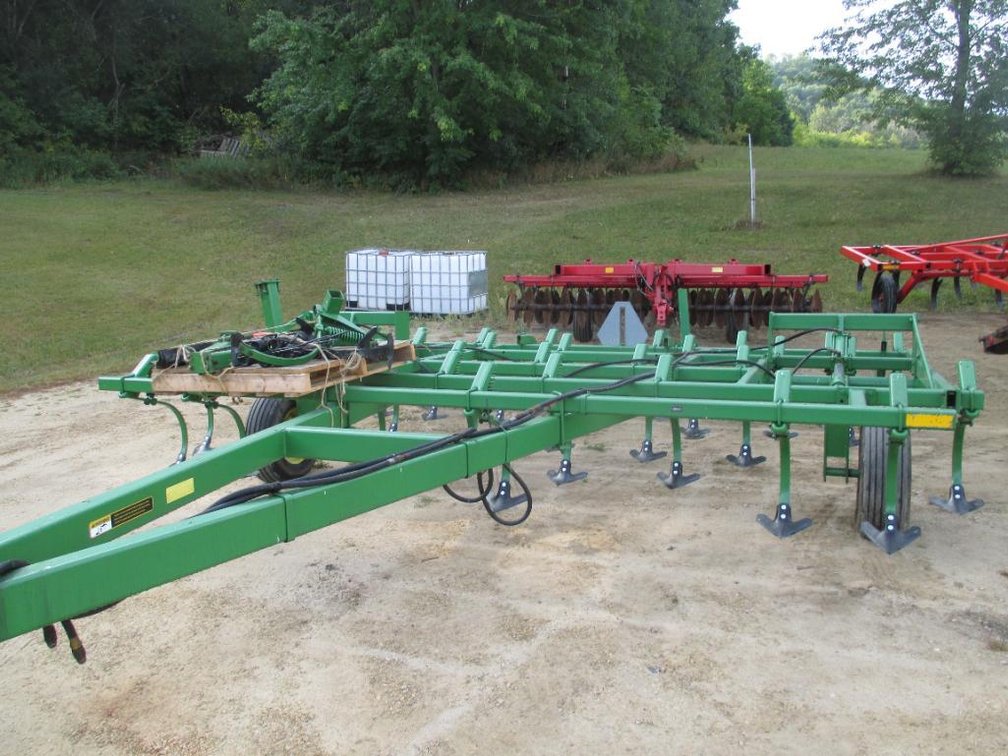 John Deere 960 16'  Field Cultivator Retirement!