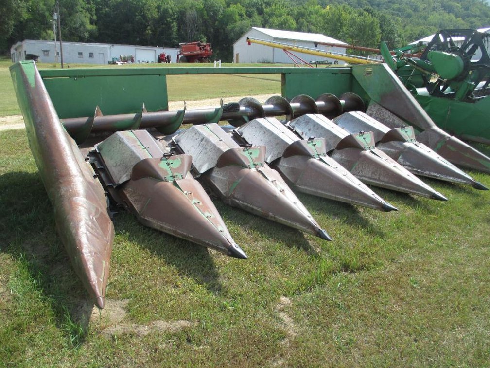 John Deere 643  6R Corn Head