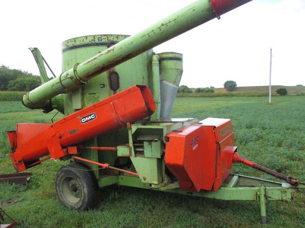 OMC Owatonna 424 Mixer  - Ettrick WI