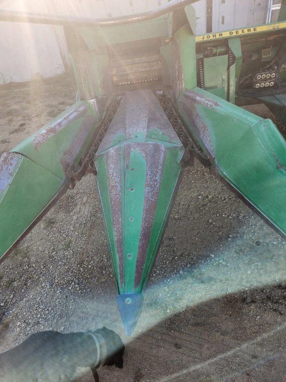 John Deere Green 2rn Corn Head 