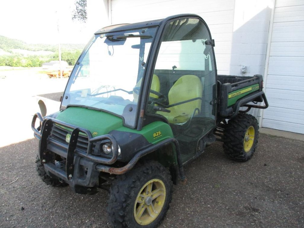 2016 John Deere 825i Gator