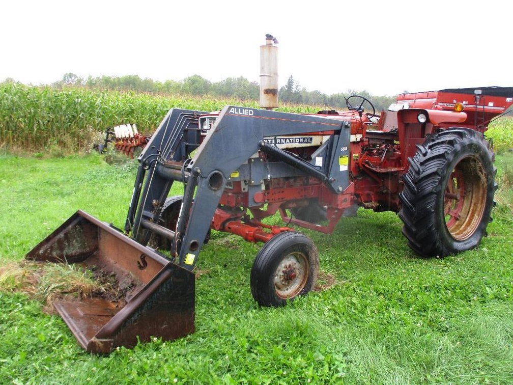International 666 Gas Tractor - Glen Flora WI