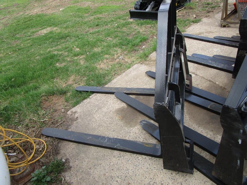 Skidsteer Forks