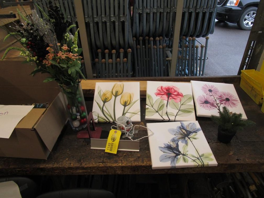 Assortment of Decor 