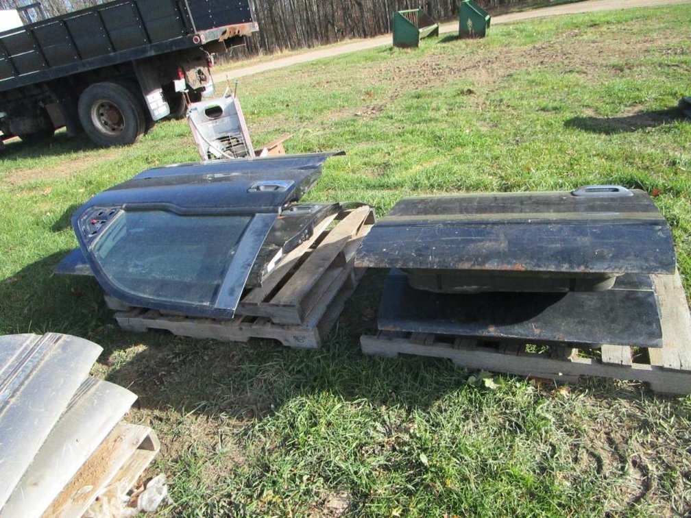 (4) Doors Complete off a 2012 Ford F-150 Quad Cab