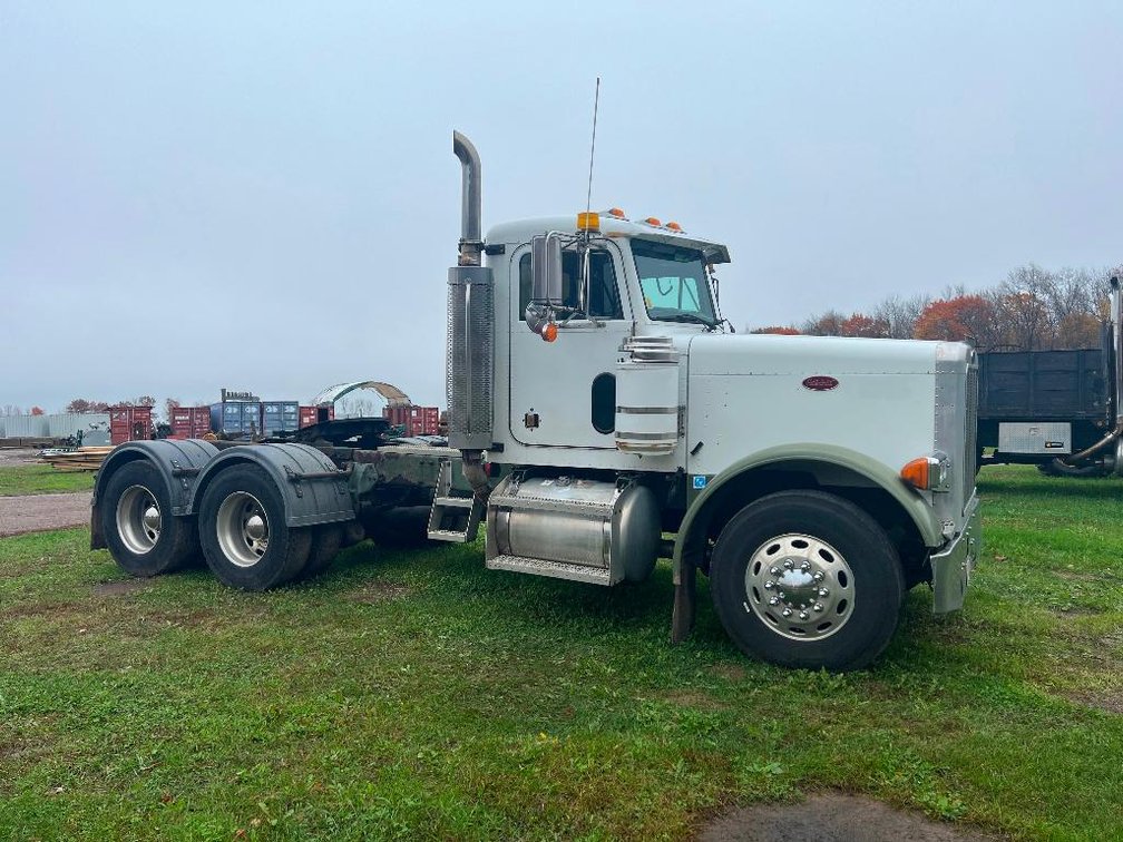 2002 Peterbilt 379 Truck, VIN # 1xp5DU9X22D577026 - Prairie Farm WI