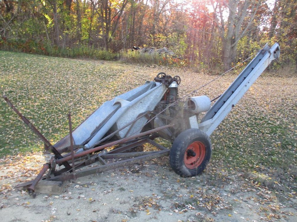 New Idea 1 Row Corn Picker - Mondovi WI