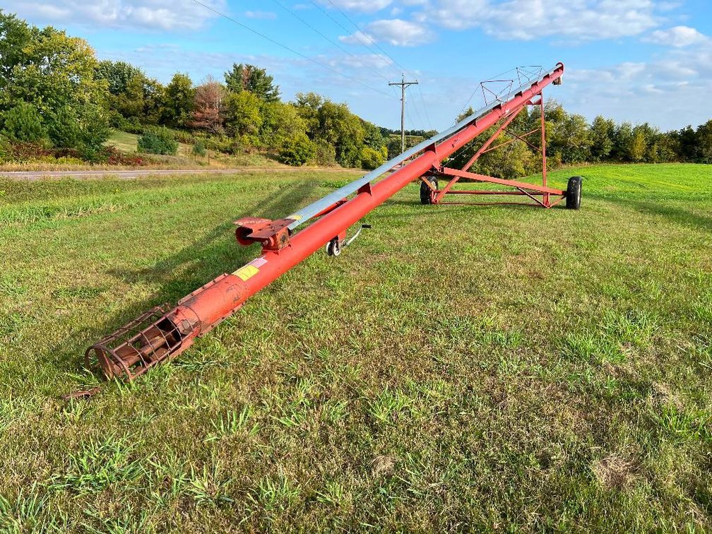 Feterl 8x56 Grain Auger - Ridgeland WI 