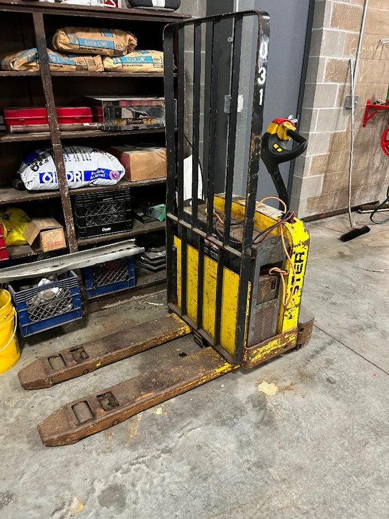 Yellow Electric Pallet Jack - Kaukauna WI 