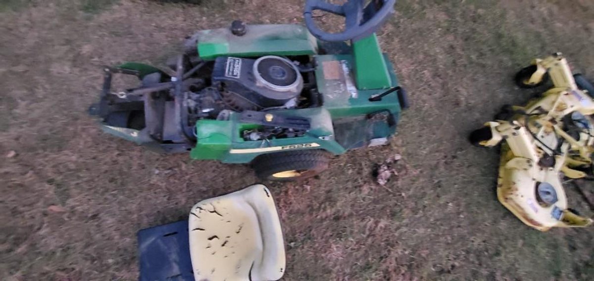 John Deere F 525 - Hortonville, WI