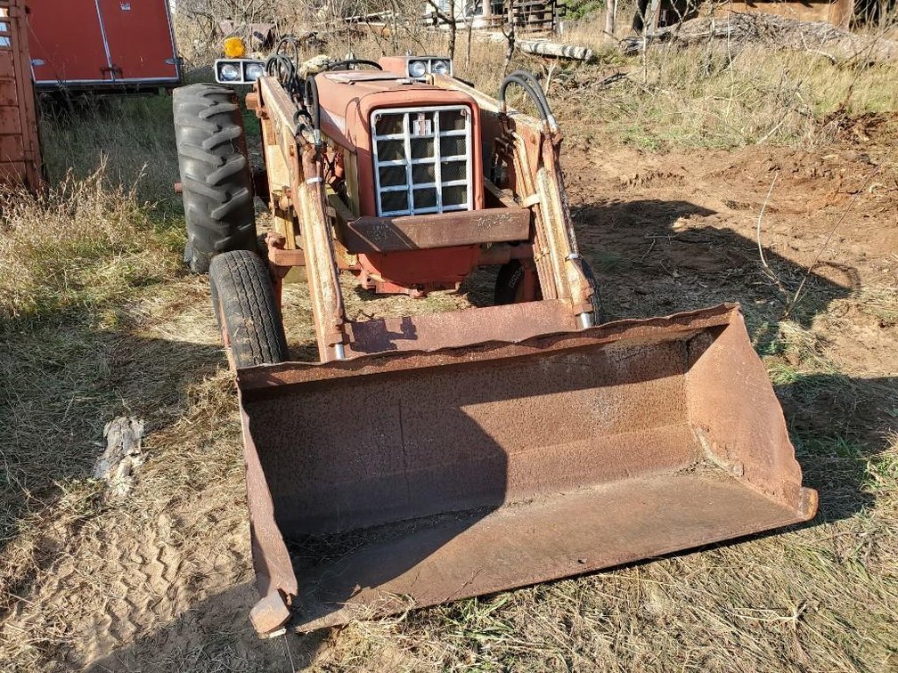 International 574 Gas Utility Tractor w/ Loader - Hortonville, WI