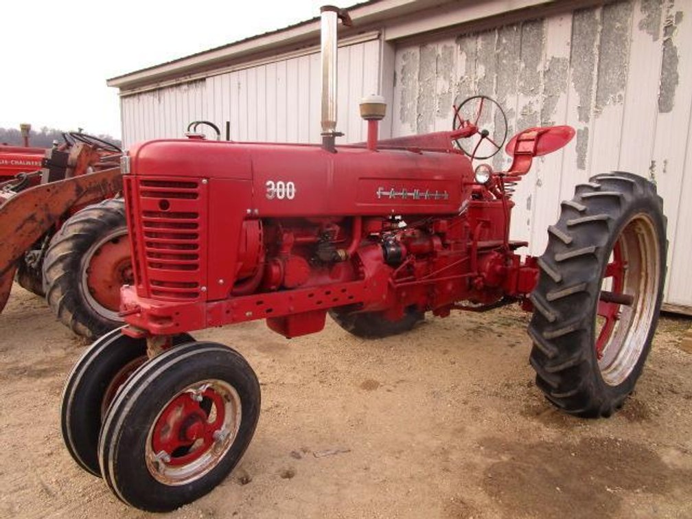 McCormick Farmall 300 - Mondovi, WI