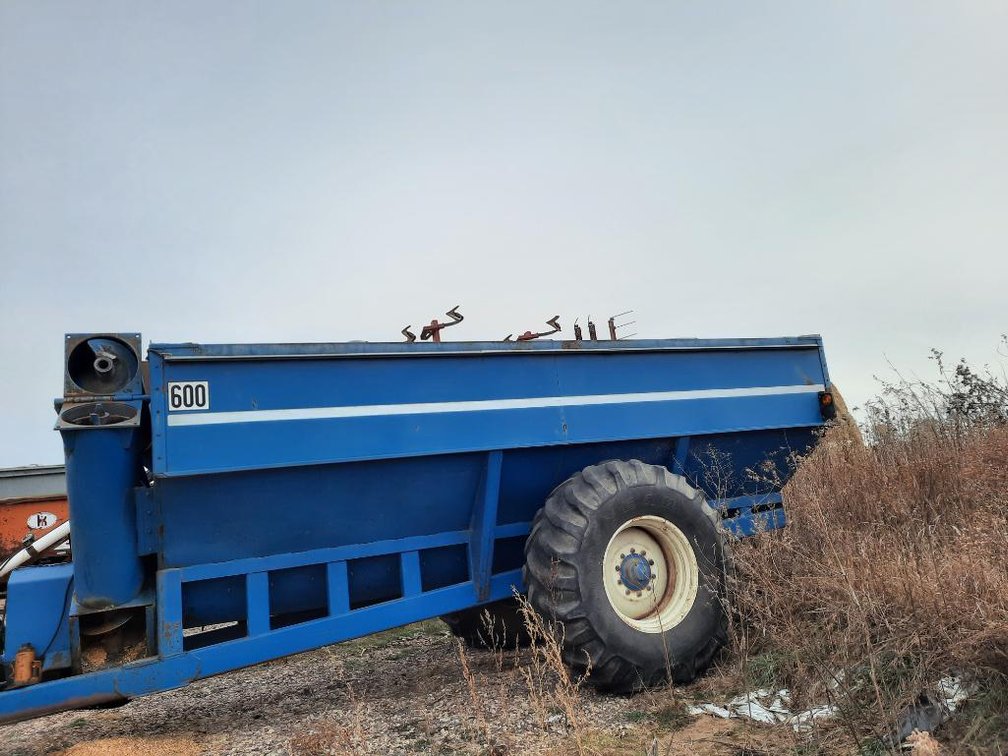 Kinze 600 Grain Cart - Black River Falls Wi