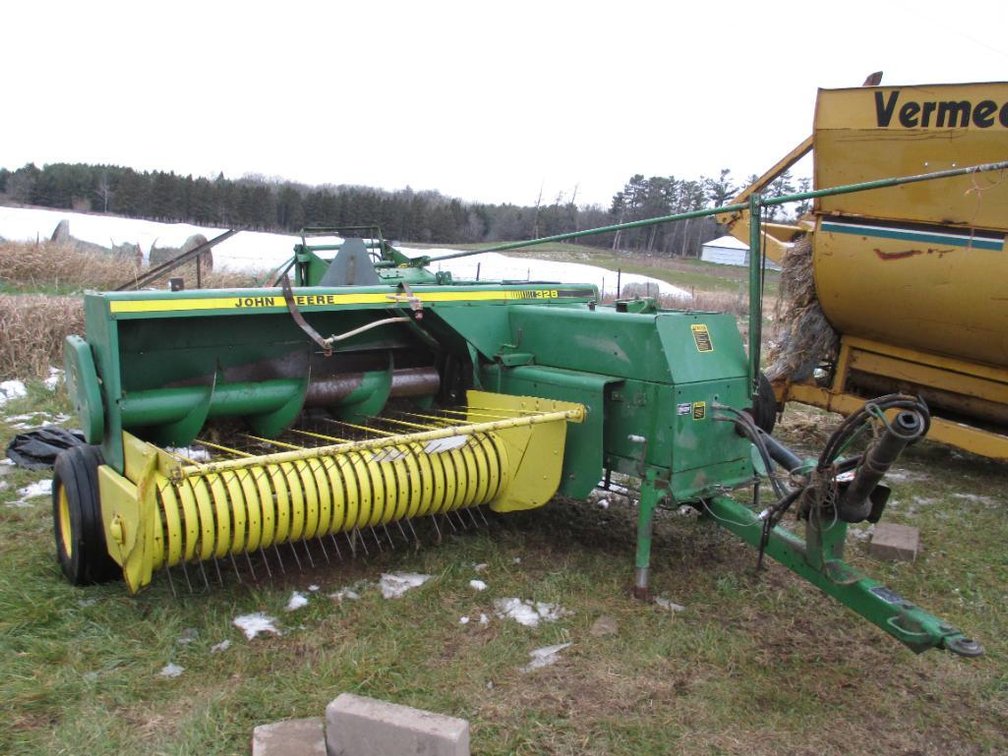 John Deere 328 Small Square Baler