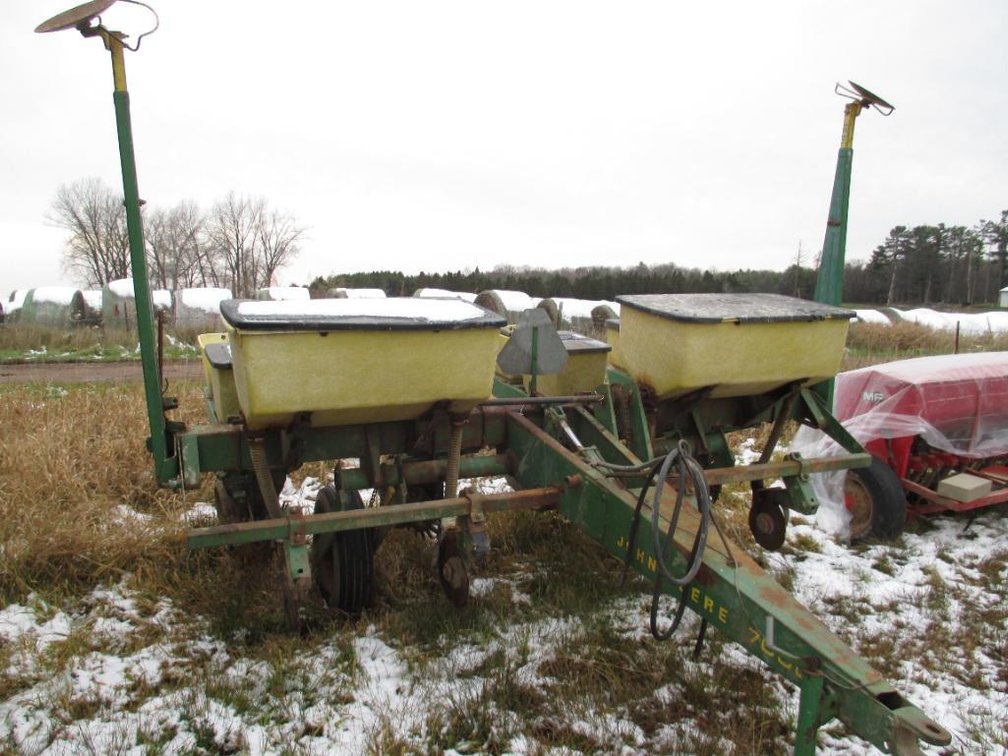 John Deere 7000 4 Row Wide Planter 