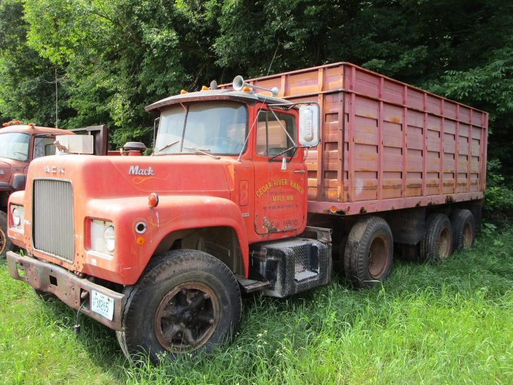 1970 Mack R-685 Grain Truck 