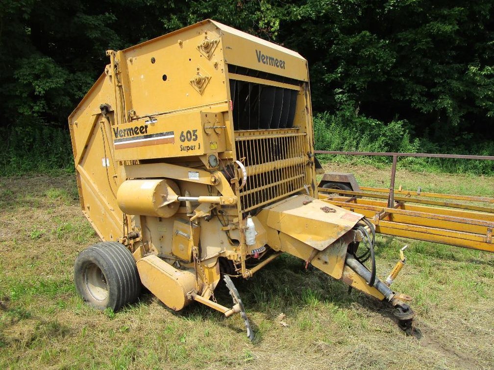 Vermeer 605 Super J Round Baler