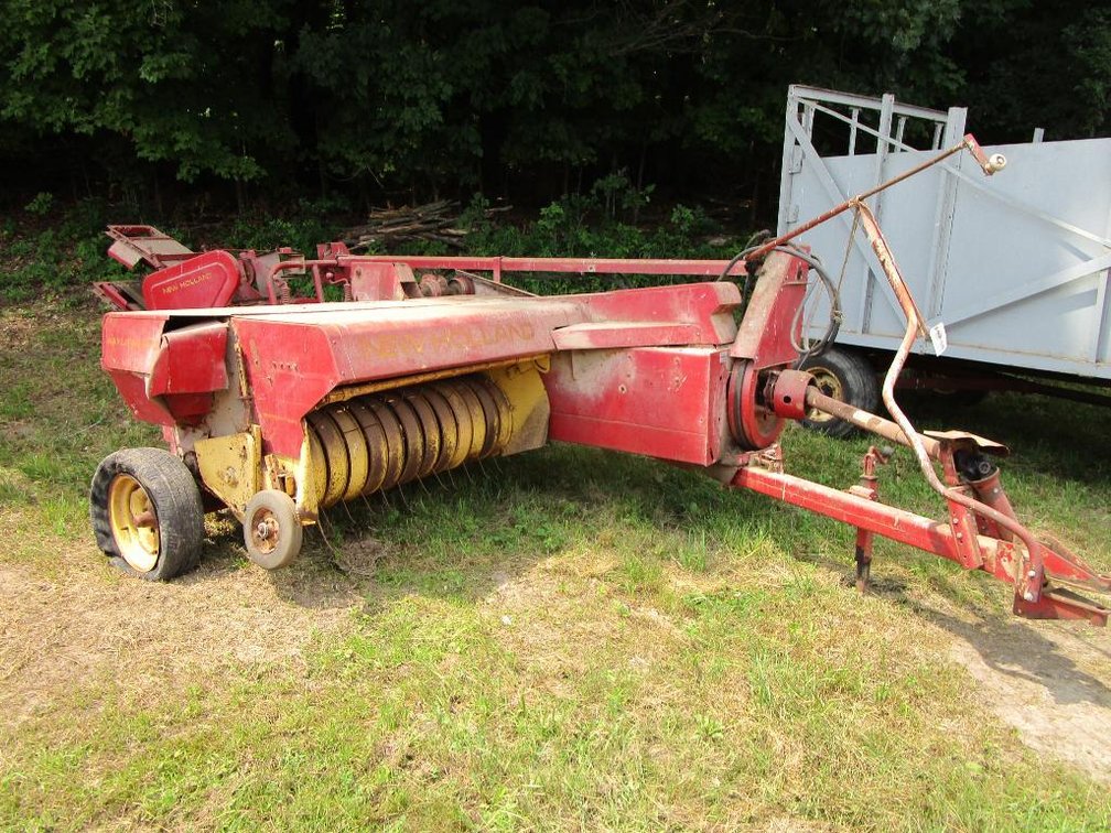 New Holland 273 Square Baler
