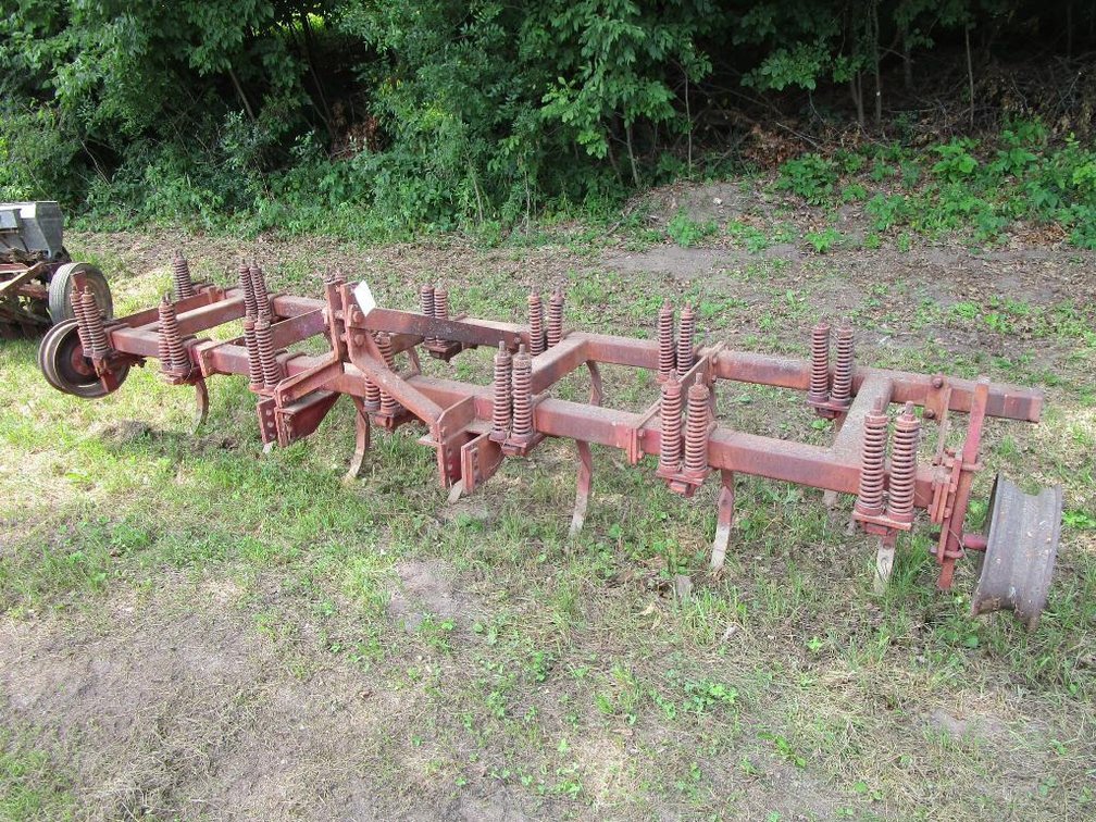 14 Shank 3 Point Chisel Plow