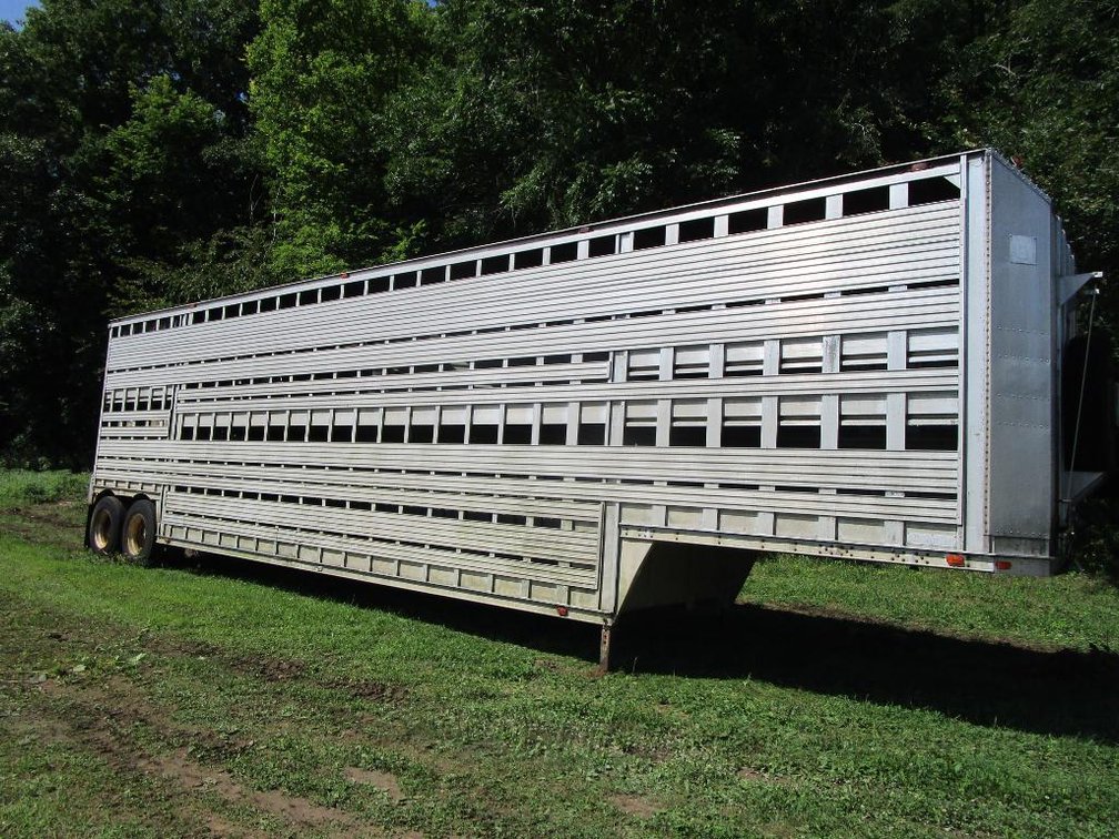 1980 Barrett Aluminum Potbelly Stock Trailer
