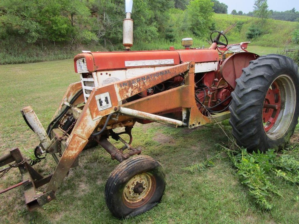 Farmall 560 Gas Tractor - Boyceville Wi