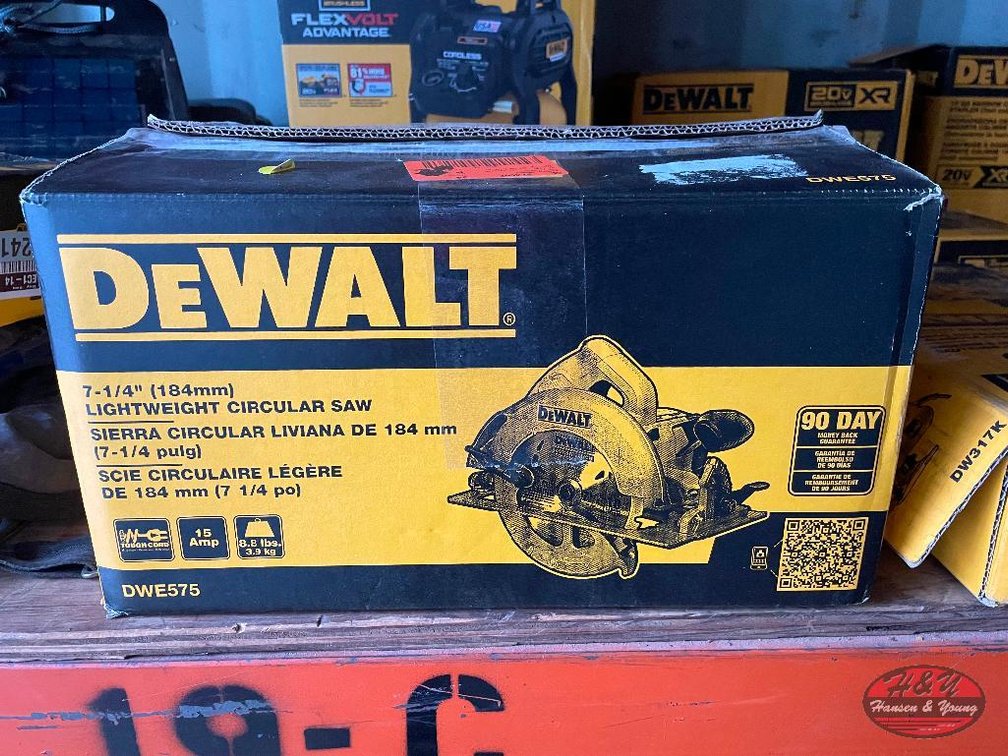 DeWalt 7-1/4'' Lightweight Circular Saw