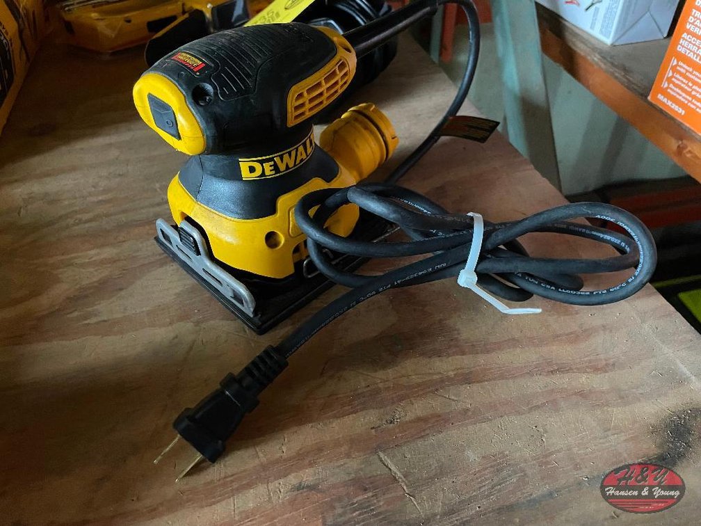 DeWalt 1/4 Sheet Palm Sander