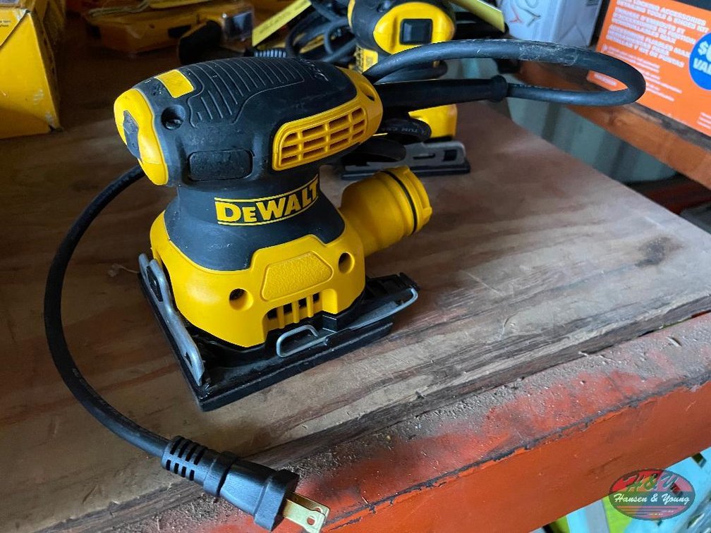DeWalt 1/4 Sheet Palm Sander