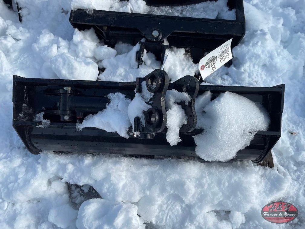 32'' Tilting Excavator Bucket - Fits 1-3 Ton Excavator, Pin Dia. 1''