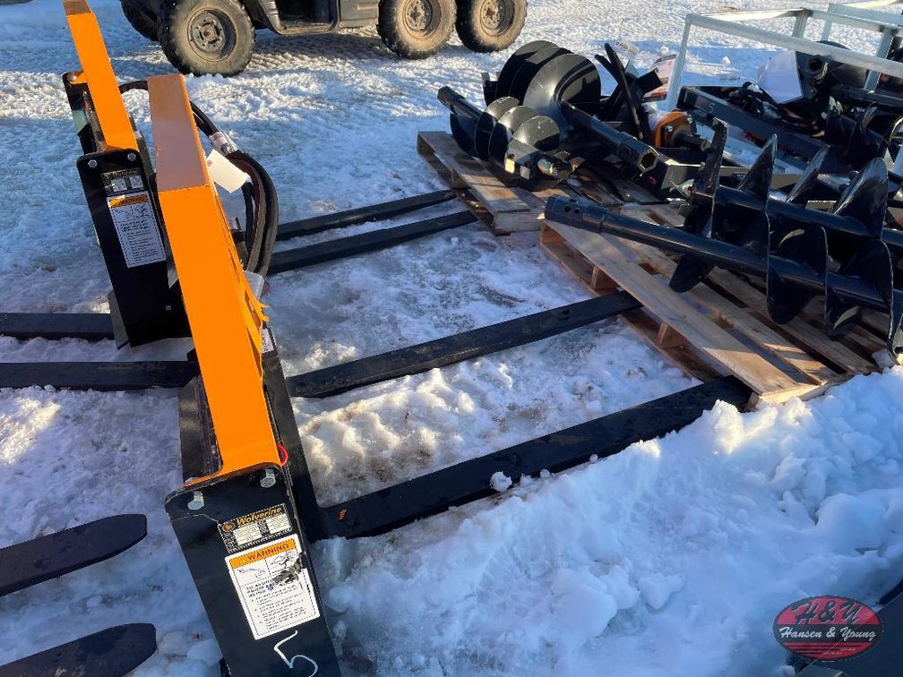 Adjustable Hydraulic Pallet Fork - Orange/Black